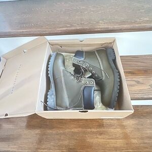 Bass Blue and Tan Shoe Box